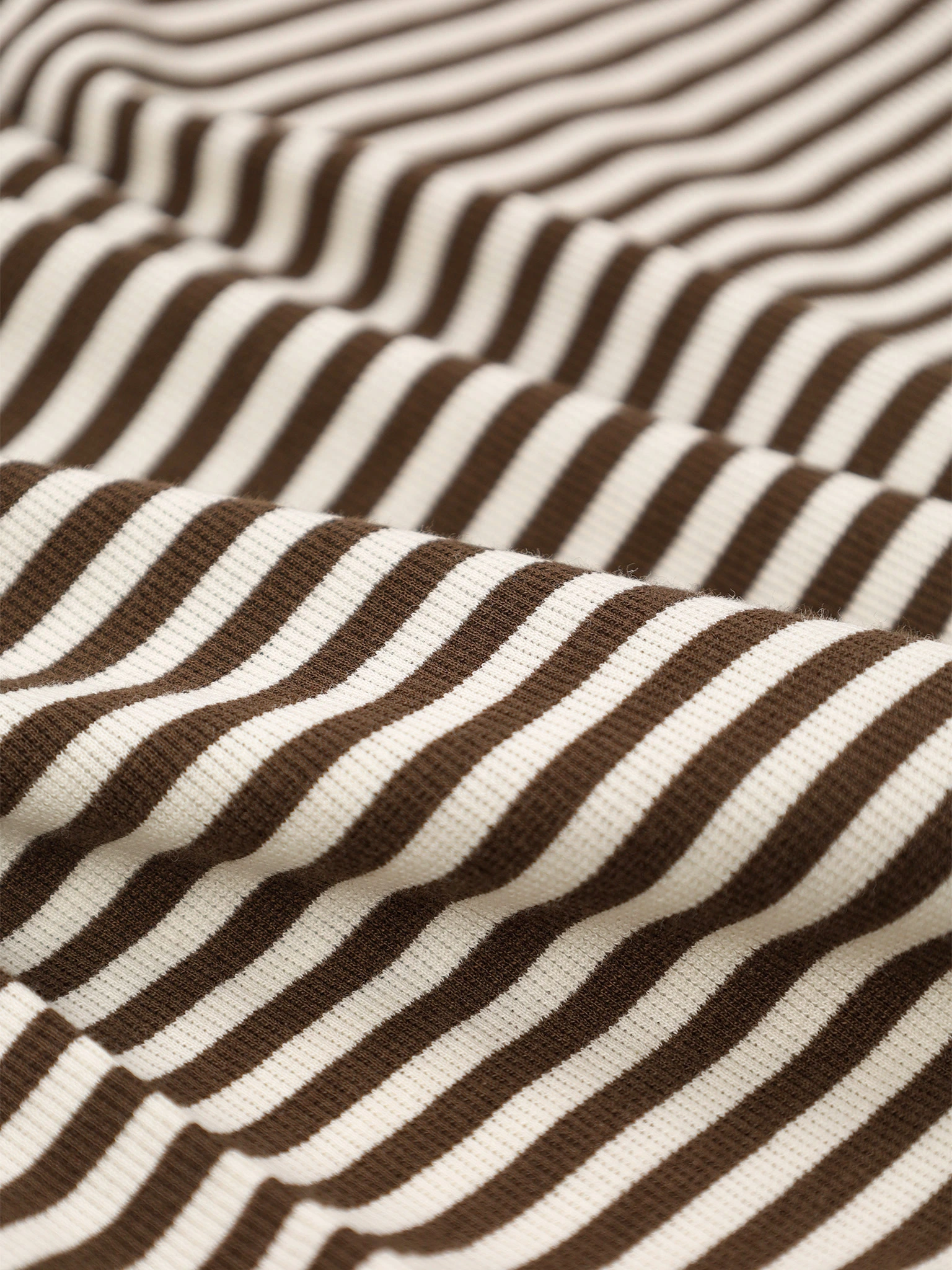 Футболка в коричневую полоску из смесового хлопка